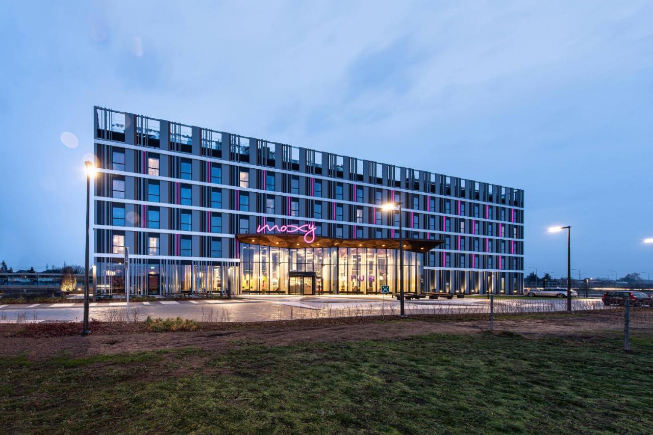 Moxy Poznan Airport Hotel Exterior photo